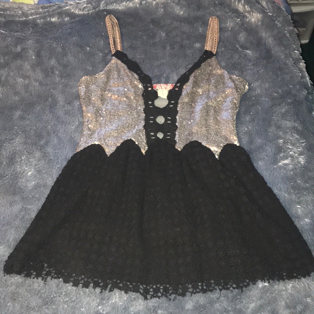 Gimmicks by BKE sequin tank